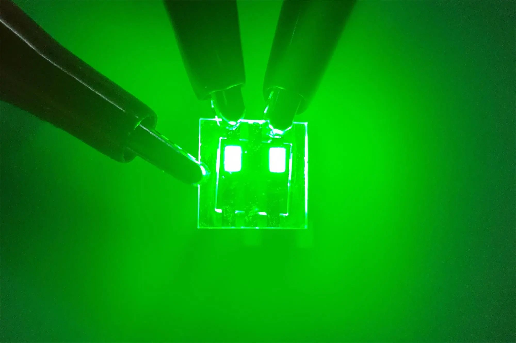 香港科技大學團隊研發新一代QRLEDs，光亮、節能突破新高度